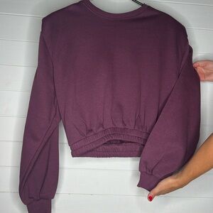 Kendall and Kylie cropped Crewneck Sweatshirt.